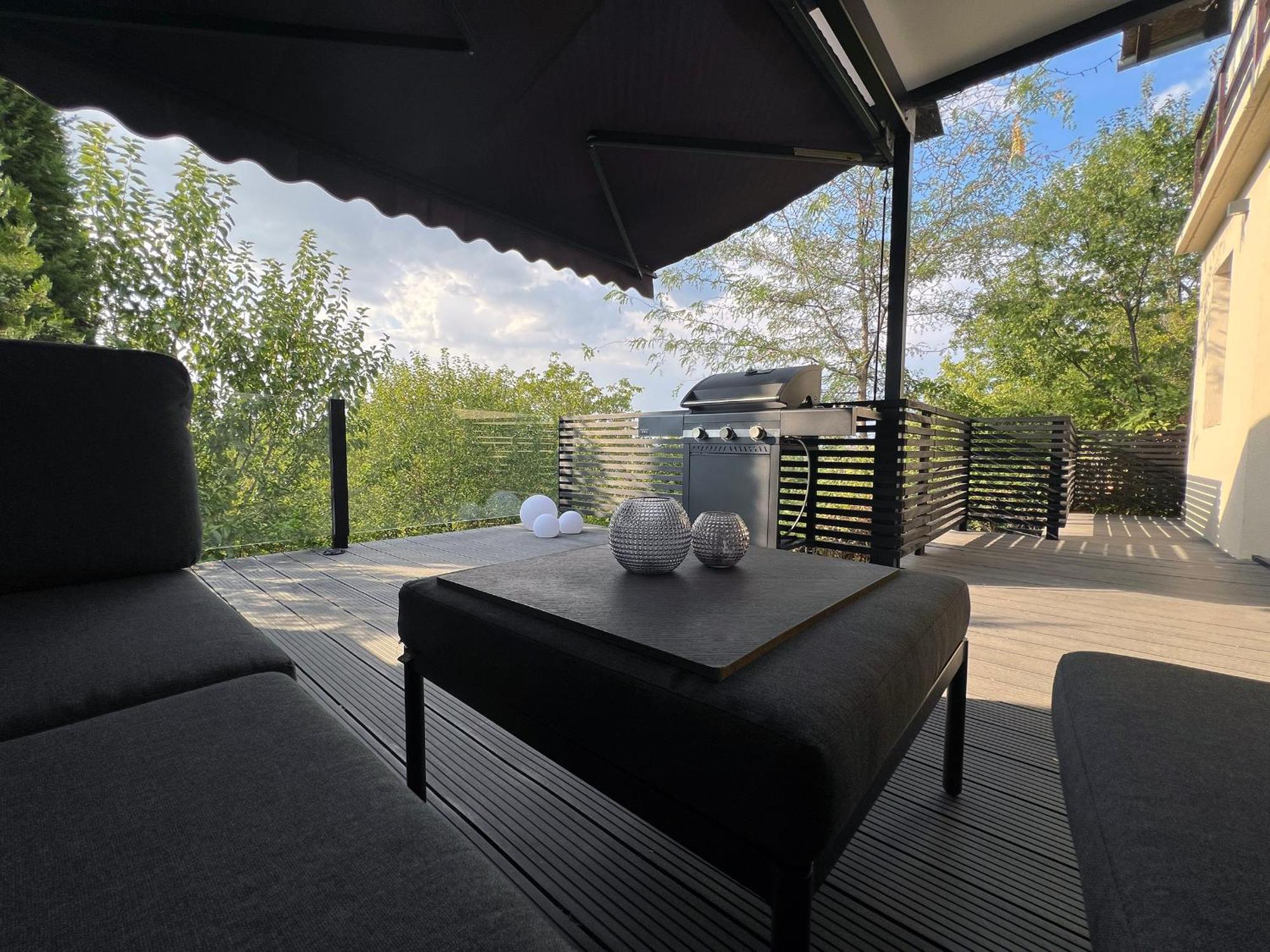 Pergola House In A Green Oasis With Fantastic View Apartment Petrovaradin Exterior photo